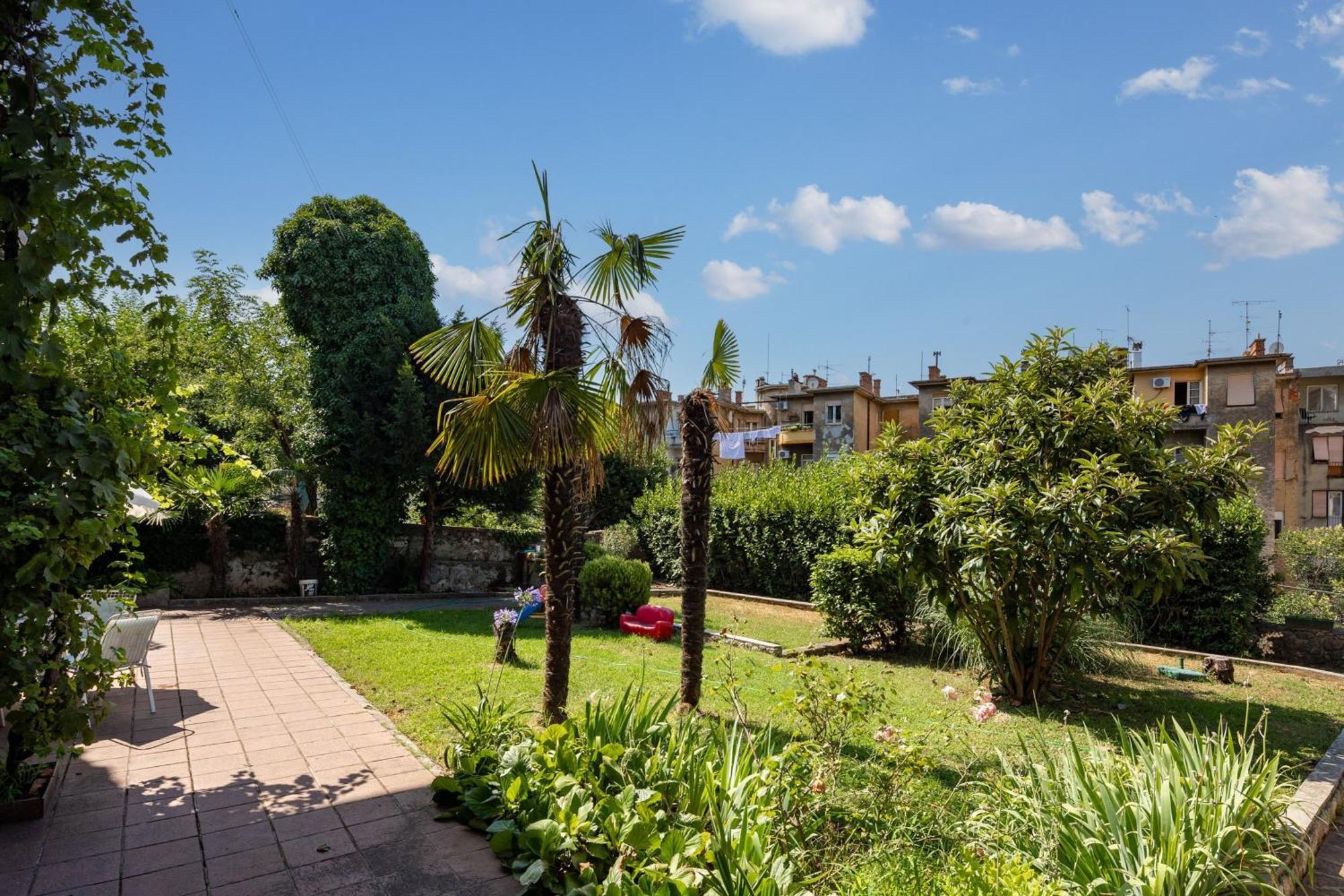 City Apartment With Garden - Happy Rentals Риека Экстерьер фото