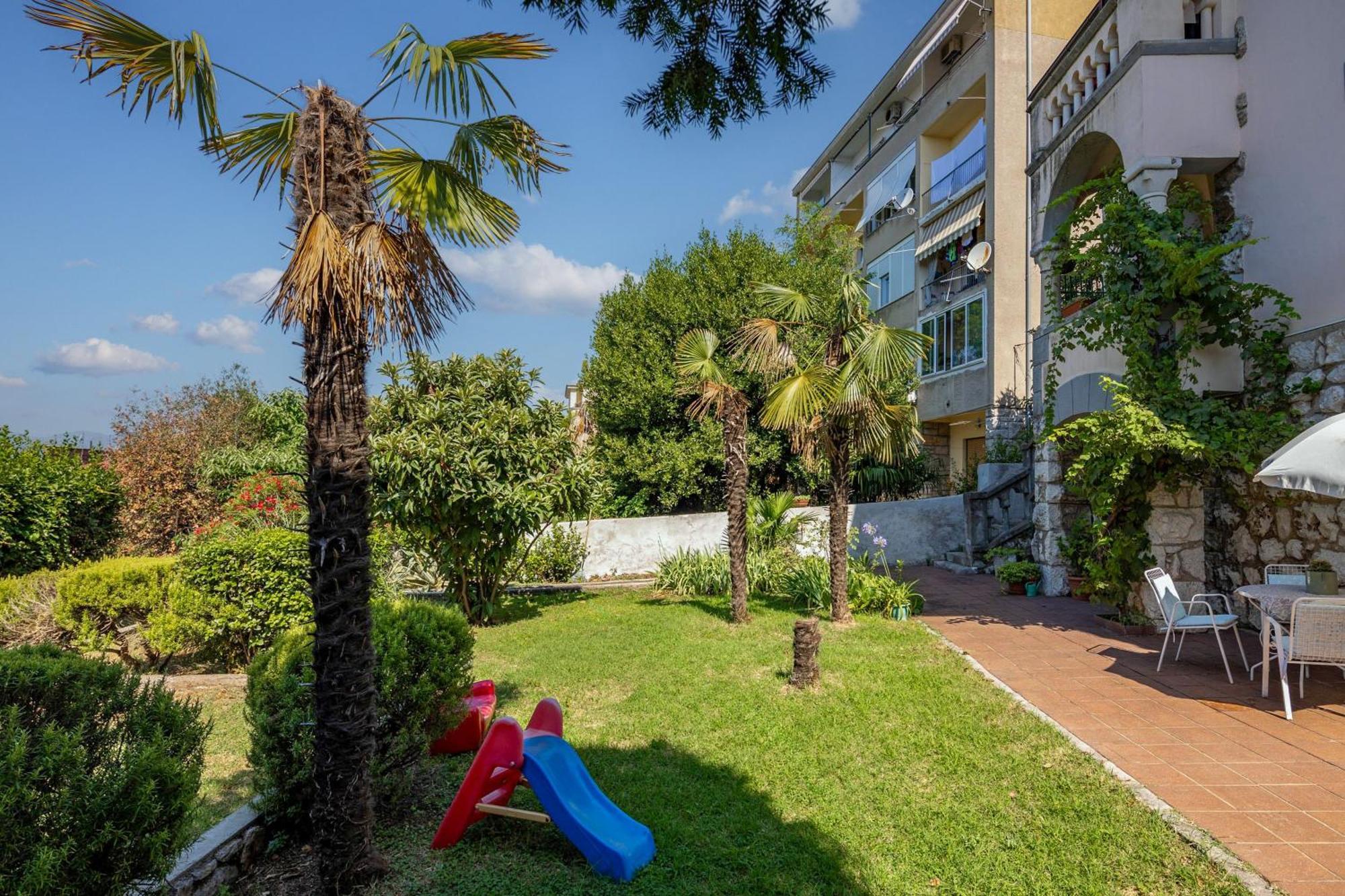 City Apartment With Garden - Happy Rentals Риека Экстерьер фото