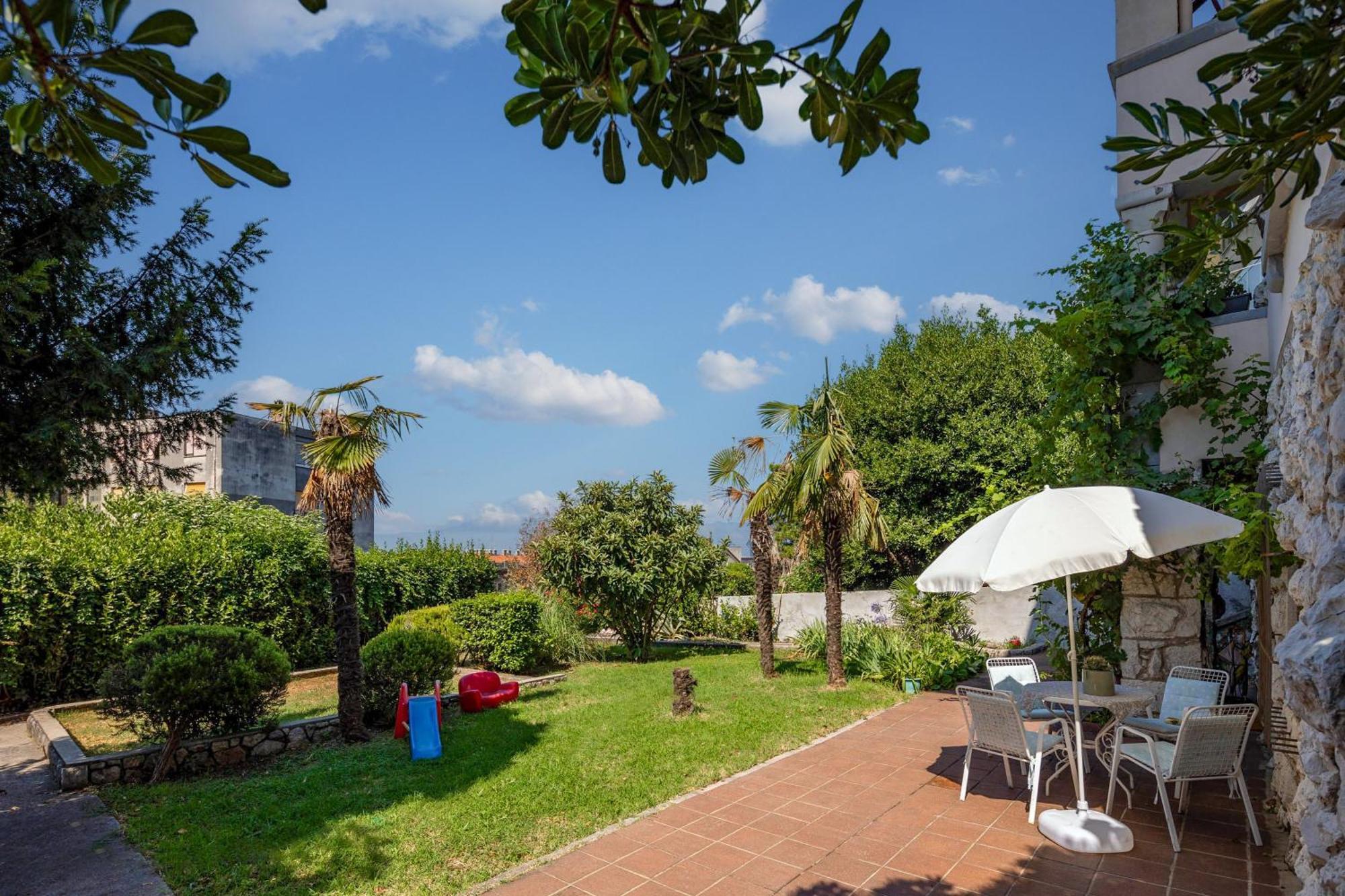 City Apartment With Garden - Happy Rentals Риека Экстерьер фото